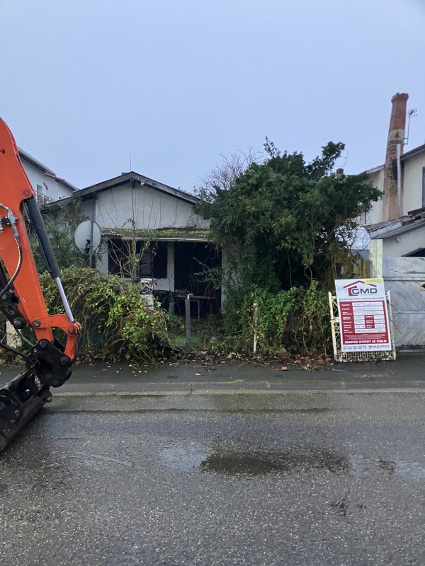 Démolition d’une maison d’habitation  sur le Bassin Nord à Andernos les Bains