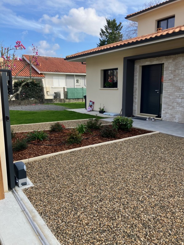 Finition d'une allée calcaire en 6/10 Garonne chez un particulier à Lanton sur le Bassin d'Arcachon