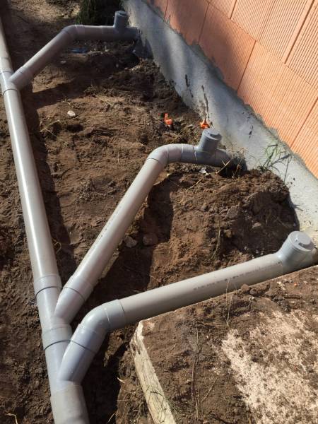 tout à l'égout bouchons de visite à chaques sorties.