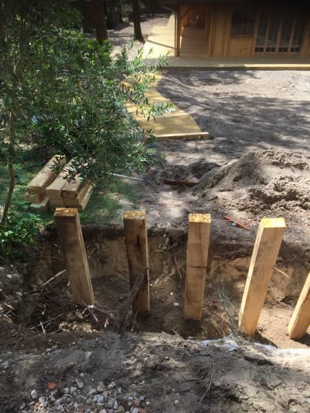 Terrassement et pose de bordures bois