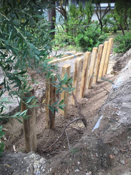 Terrassement et pose de bordures bois