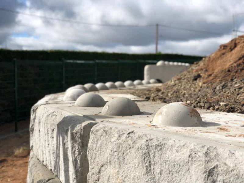 Bblox construction d'un mur de soutènement.