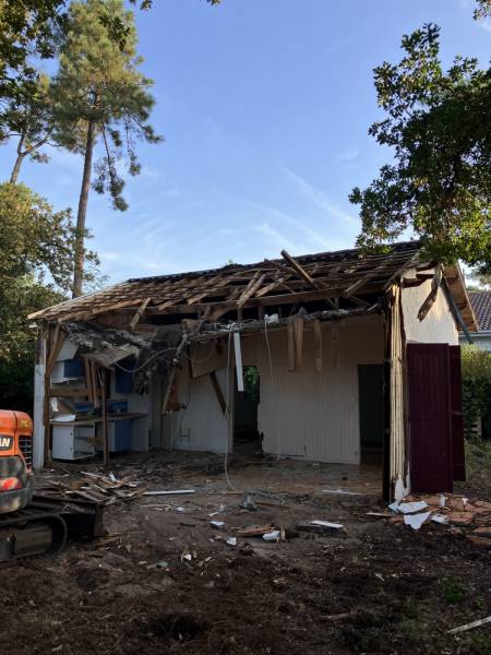 demolition d'une vieille maison au cap ferret sur le bassin d'arcachon