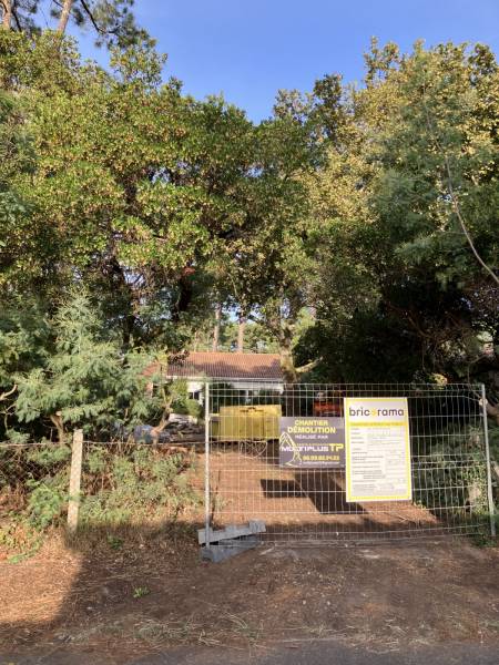 demolition d'une vieille maison au cap ferret sur le bassin d'arcachon